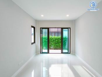 *****บ้านเดี่ยวมือสองย่านกรุงเทพฯ ม.เดอะซิตี้ พระราม2-พุทธบูชา เนื้อที่กว้าง 59.40 ตร.ว. ฟังก์ชัน 4 ห้องนอน 5 ห้องน้ำ ที่จอดรถ 3 คัน บ้านเดี่ยวหลังใหญ่ สวยหรูดูมีระดับ สภาพเหมือนใหม่พร้อมเข้าอยู่ ทำเลเดินทางสะดวก เชื่อมต่อถนนพระะราม2  ใกล้จุดขึ้นทางด่วน "วงแหวนรอบนอกกรุงเทพฯ ฝั่งใต้"